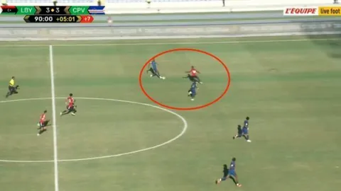 “张琳芃合同谜底揭晓：申花错失良机，转会真相提前曝光！”