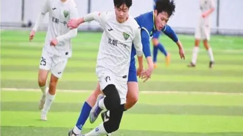 孙杨展现毅力训练瞬间：勇敢迎击挑战，持之以恒铸就辉煌