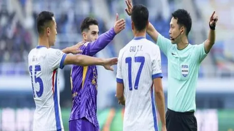 李方慧女子U型池自由式滑雪世锦赛摘银，创造奖牌新纪录